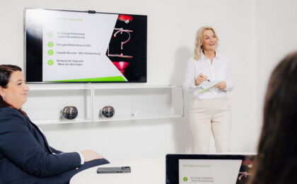 Annette Wodzak-Littig, die Inhaberin der Personalberatung, moderiert einen Workshop.